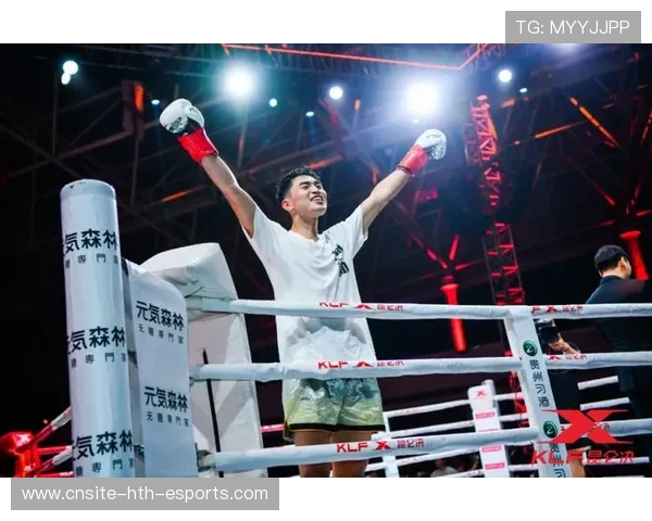 综合格斗行业赛爆冷，老将遭遇对手重拳击倒