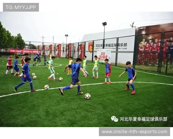 青少年足球比赛引入“裁判公开赛”激发公平竞争新风尚