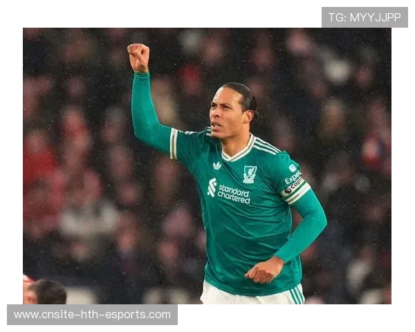 范戴克禁区内头球解围,利物浦后防核心统治领空 范戴克禁区内头球解围,利物浦后防核心统治领空